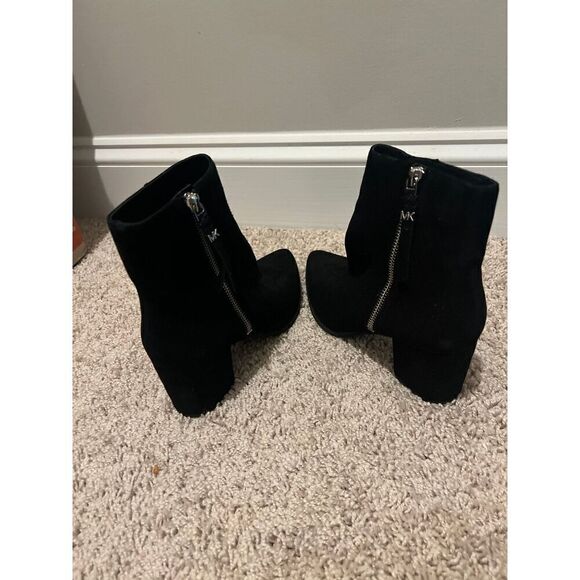 NEW Michael Kors Black Suede Pointed Toe Ankle Bootie Boots 7M - Picture 1 of 6
